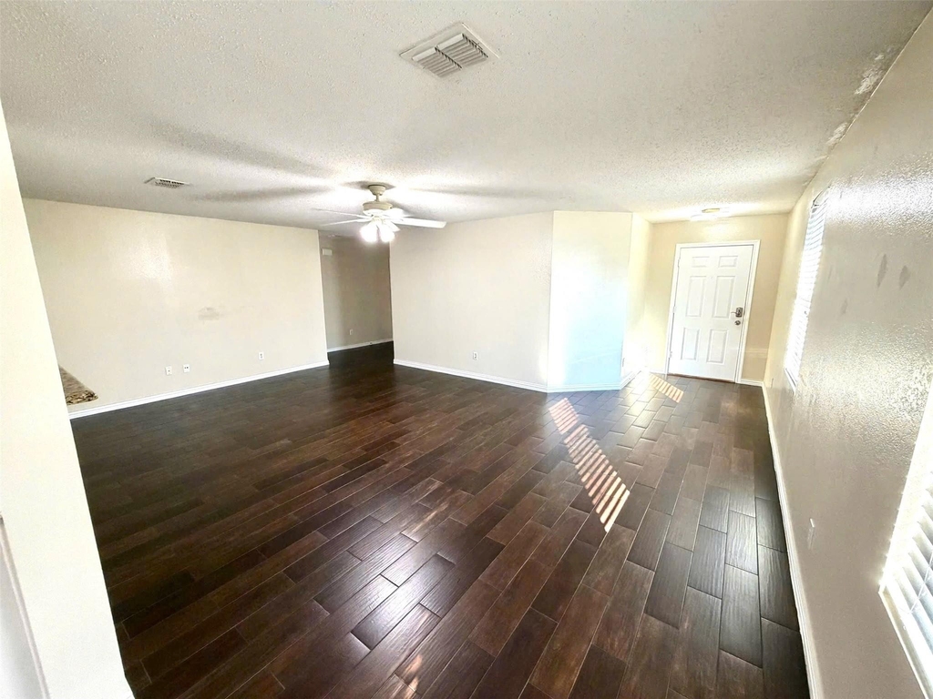 1108 Conner Court - Photo 2