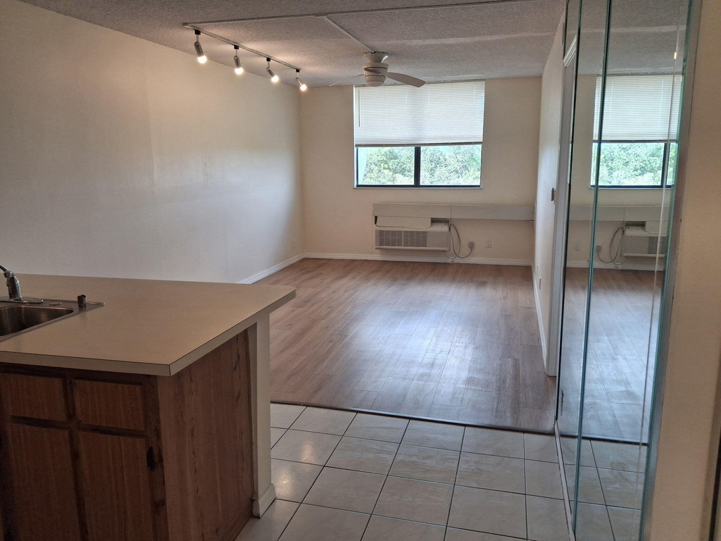 2401 Riverside Drive - Photo 3