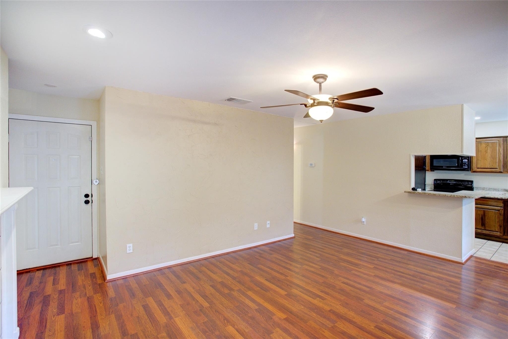 1304 Harwell Drive - Photo 3