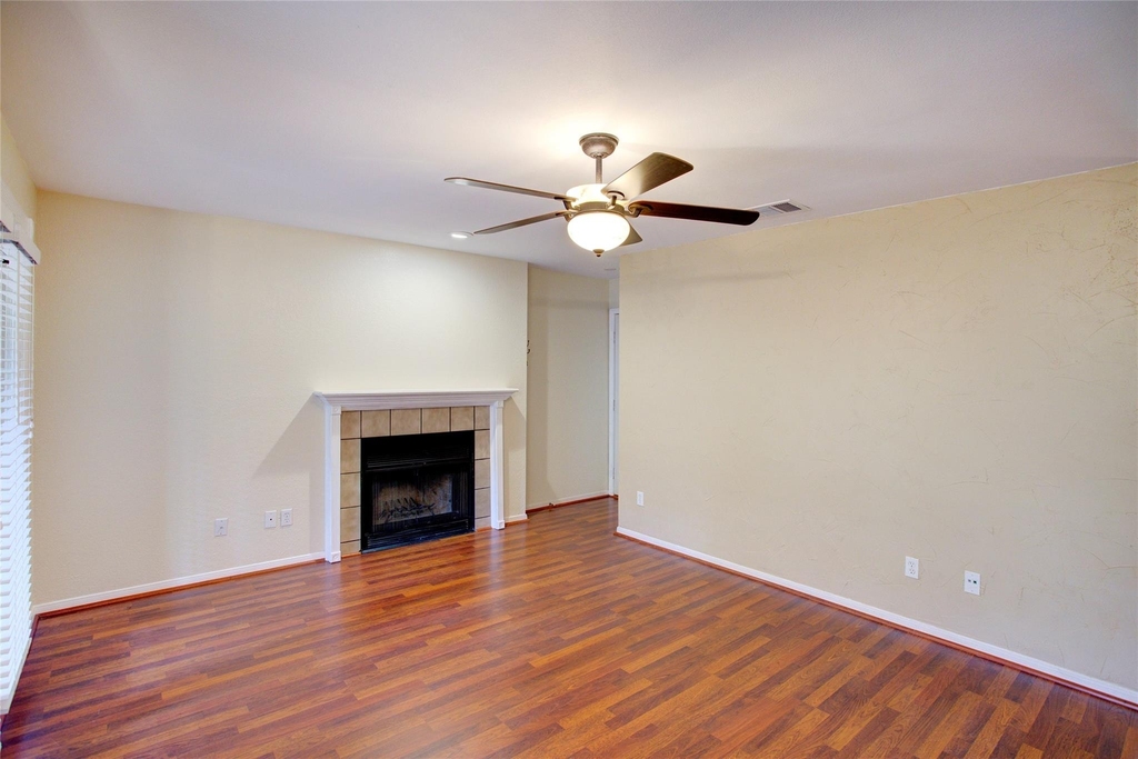1304 Harwell Drive - Photo 2
