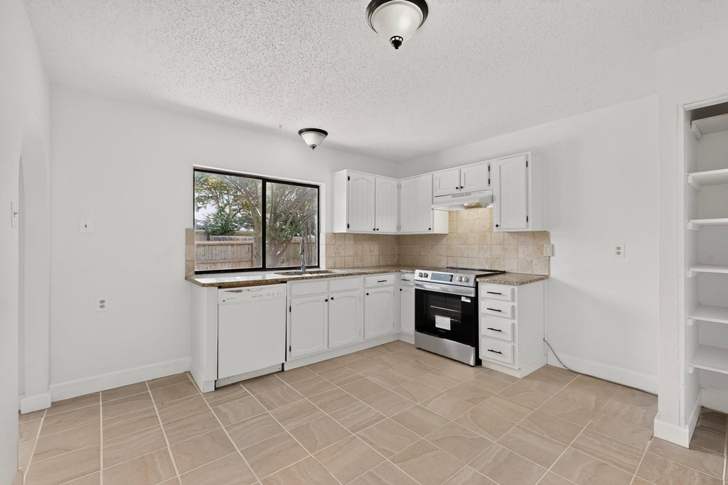 2938 Churchill Way - Photo 8
