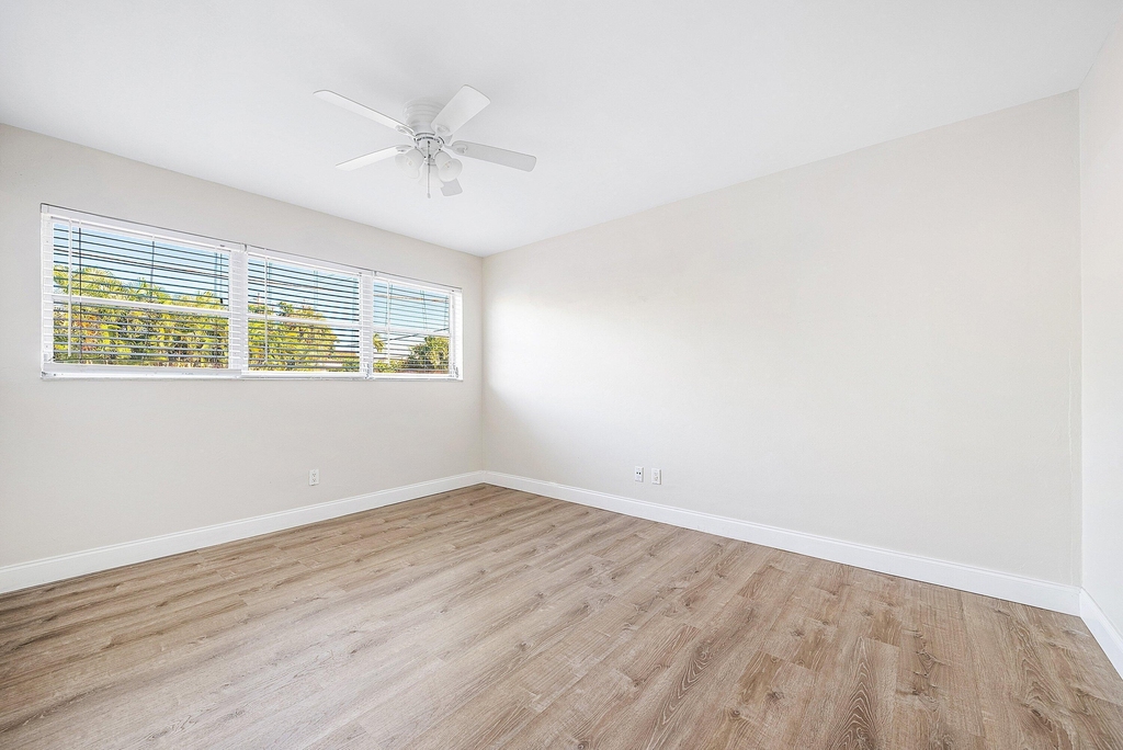 2455 Ne 51st Street - Photo 22