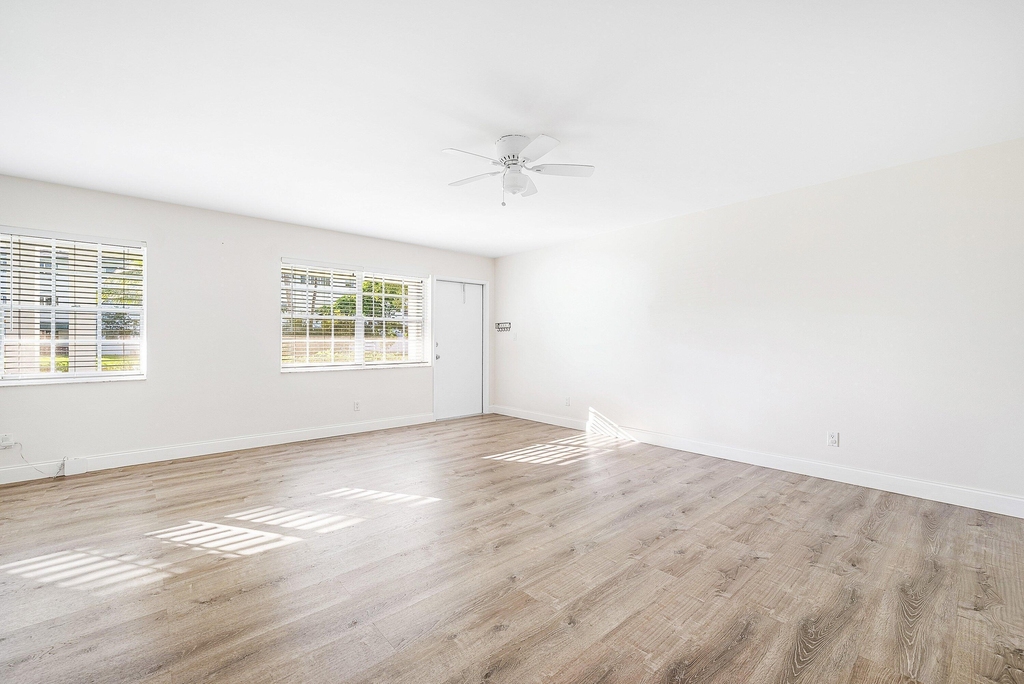 2455 Ne 51st Street - Photo 15
