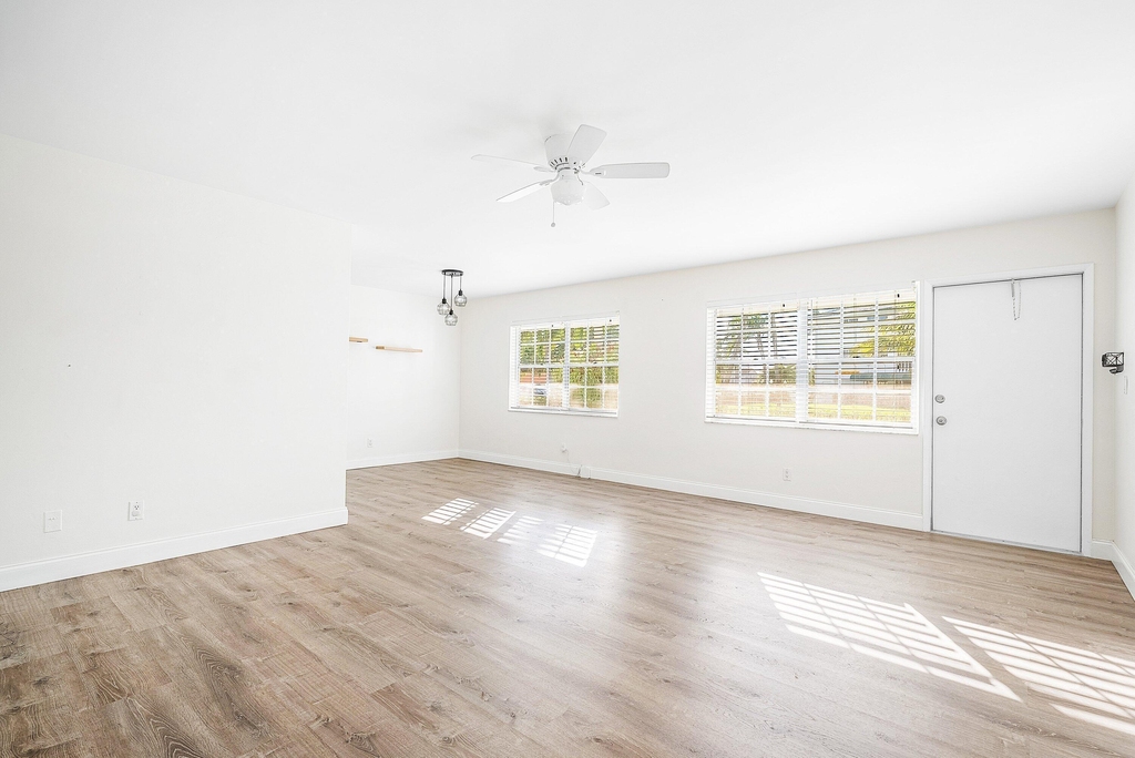 2455 Ne 51st Street - Photo 13