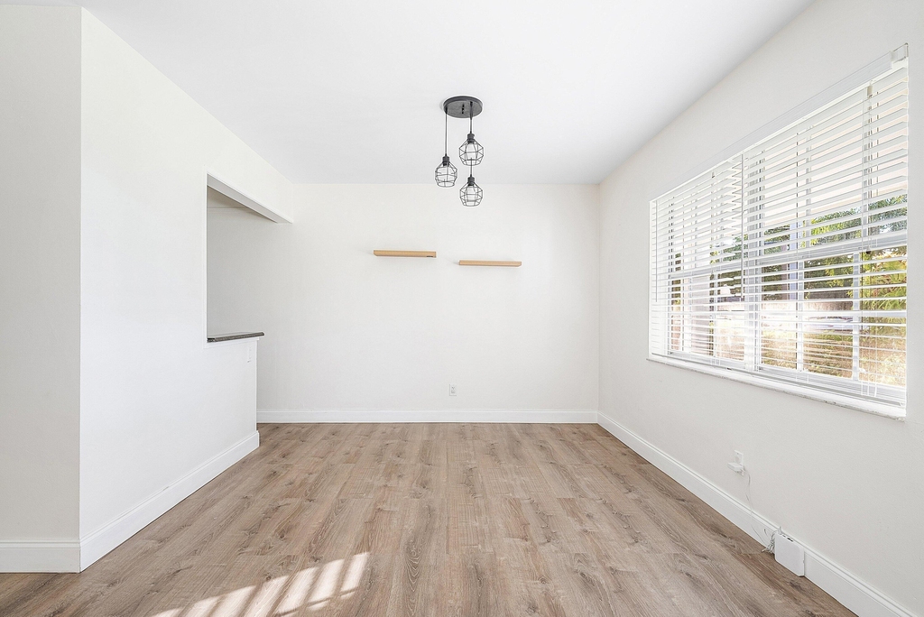 2455 Ne 51st Street - Photo 8