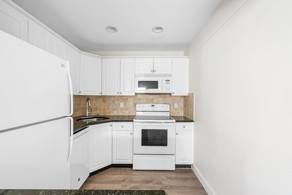 2455 Ne 51st Street - Photo 4