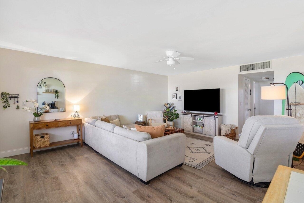 2455 Ne 51st Street - Photo 12