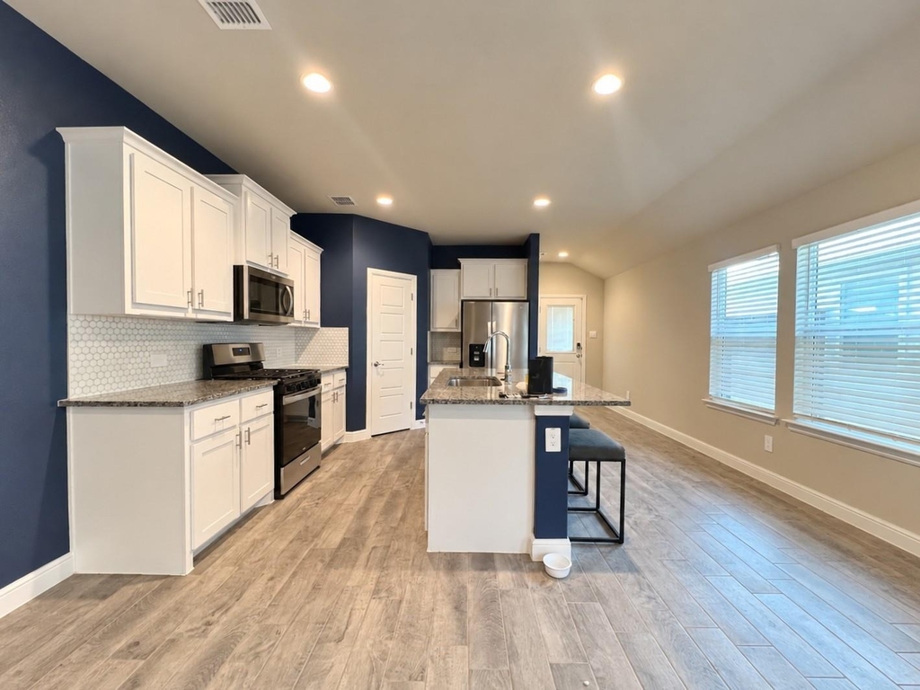 606 Capstone Circle - Photo 6