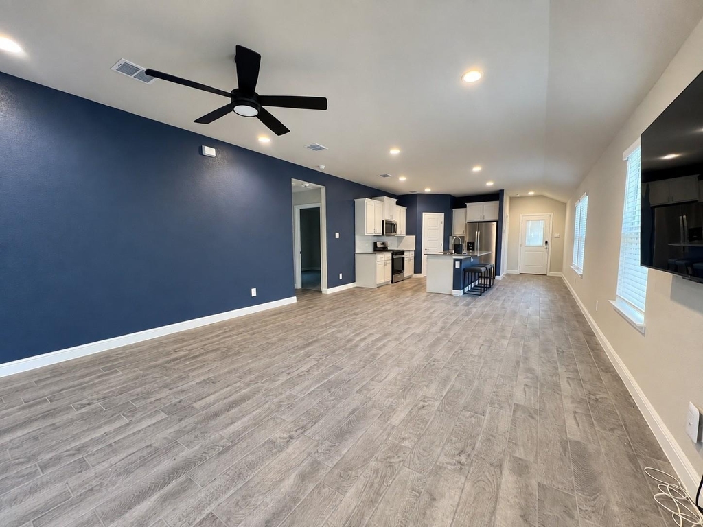 606 Capstone Circle - Photo 2