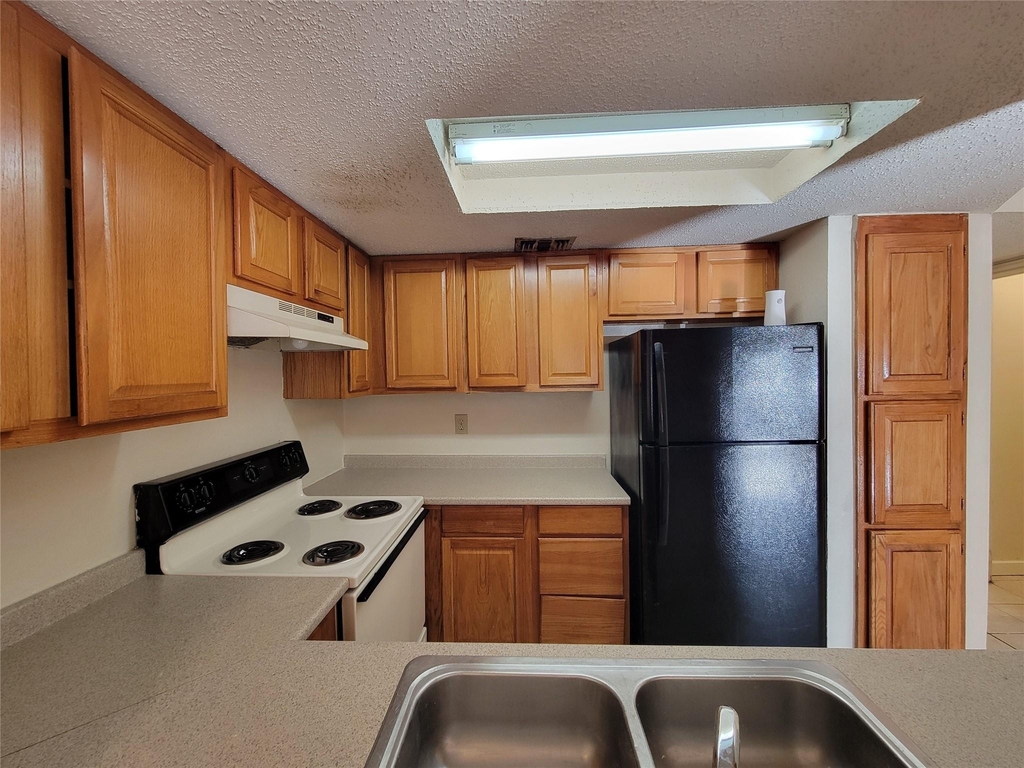 1324 Bluffview Drive - Photo 2