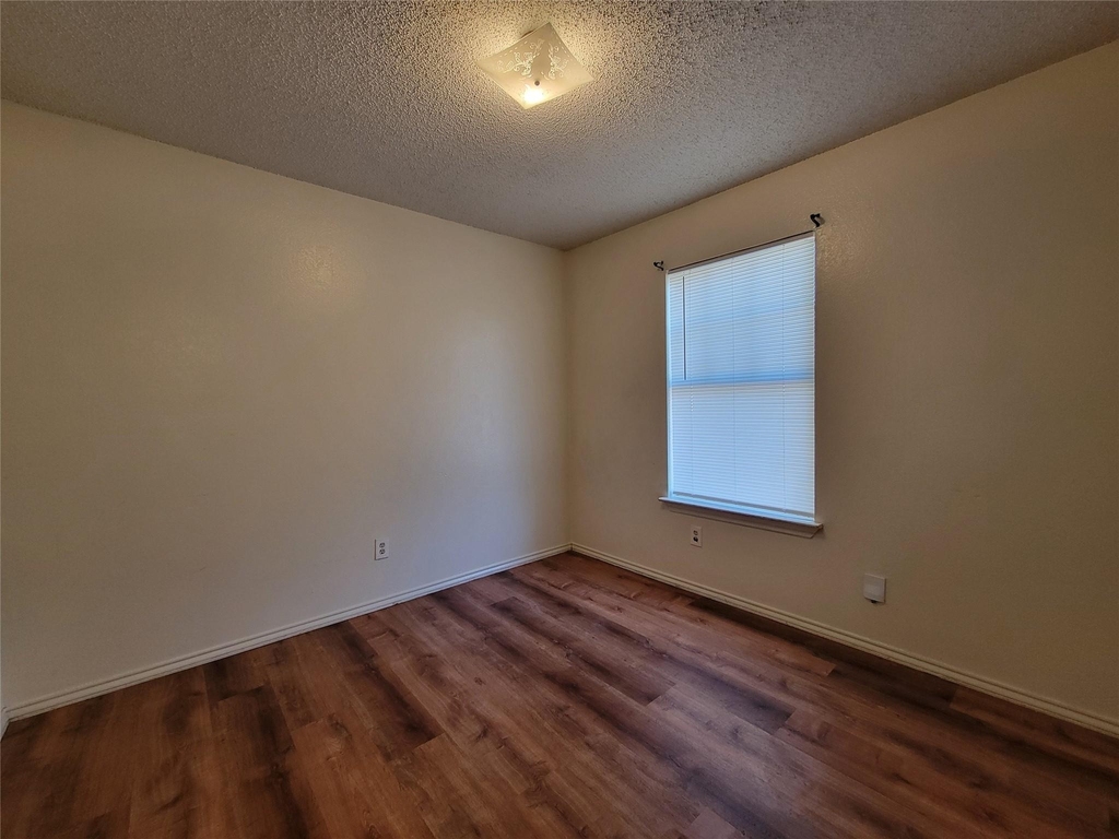 1324 Bluffview Drive - Photo 3