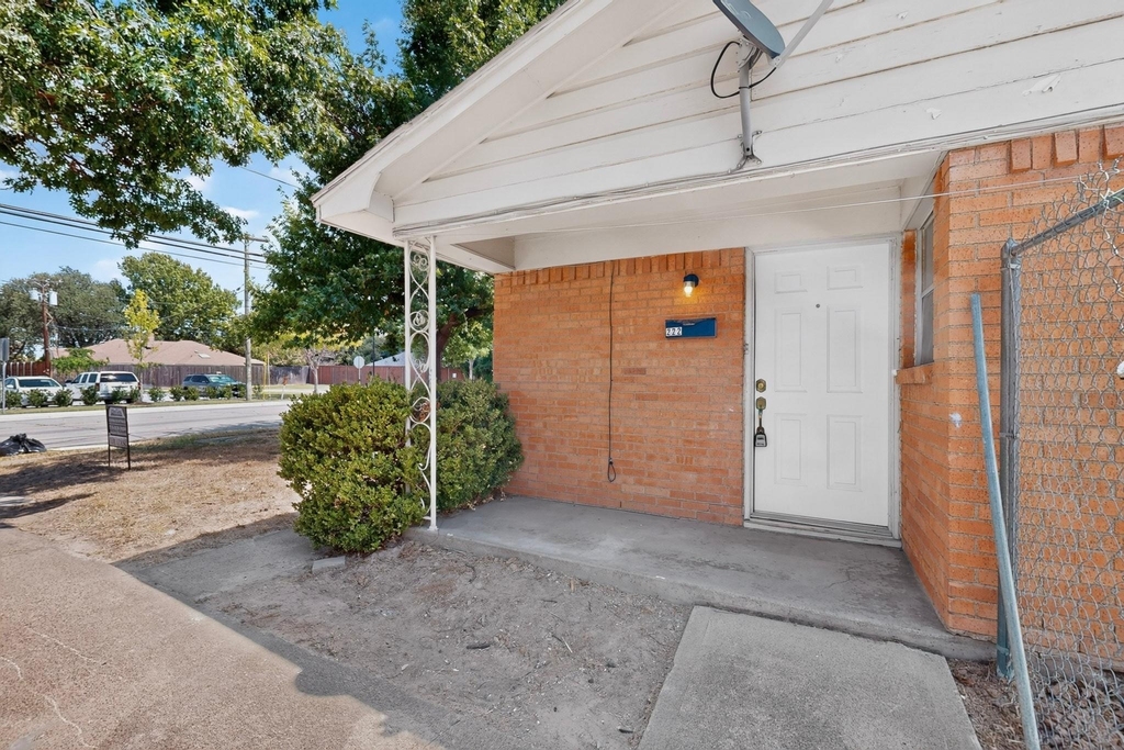 222 W Union Bower Road - Photo 32