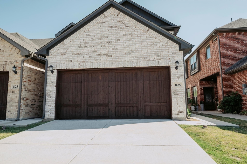 825 Eaglescliffe Landing - Photo 0