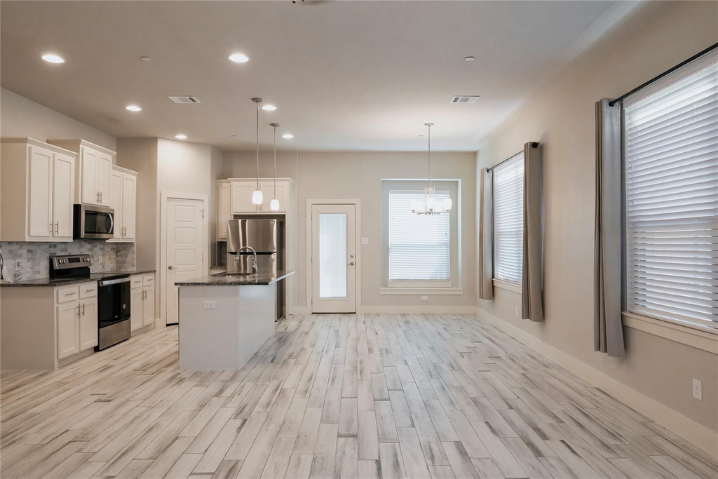825 Eaglescliffe Landing - Photo 1