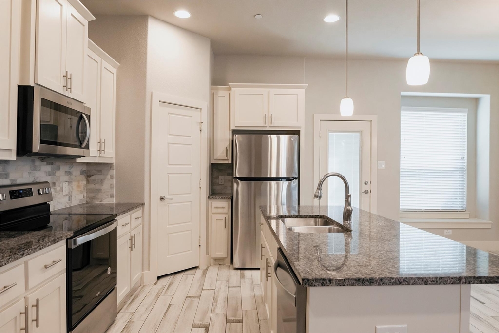 825 Eaglescliffe Landing - Photo 5