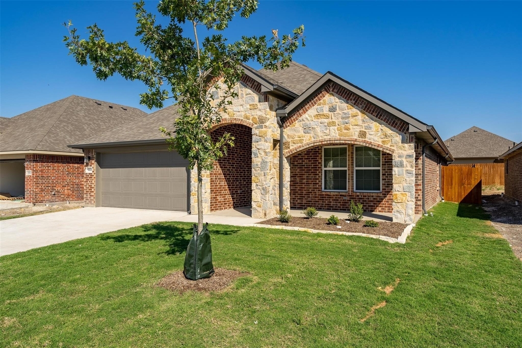 908 Tippit Lane - Photo 1