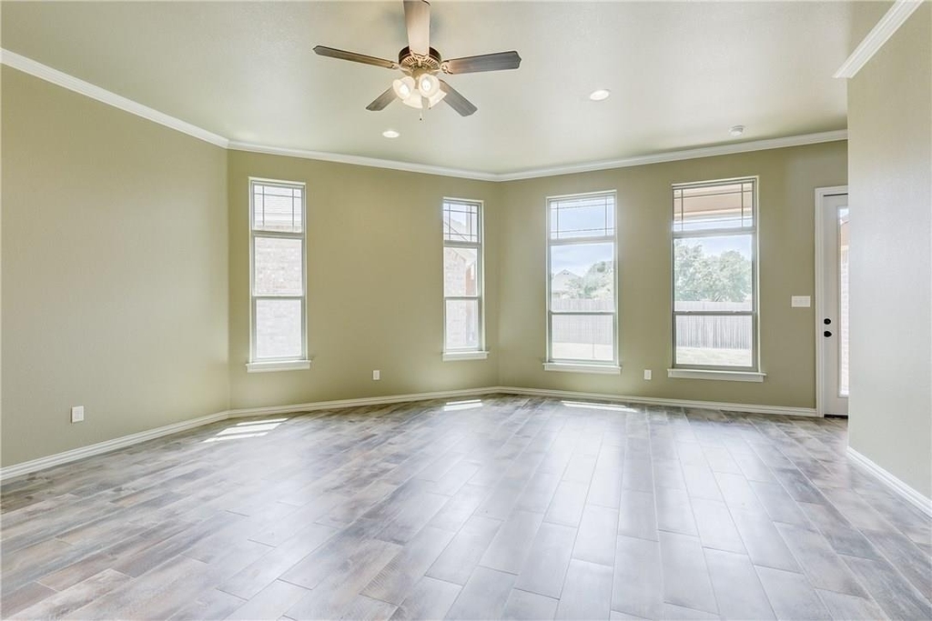 1318 Lauren Lane - Photo 9
