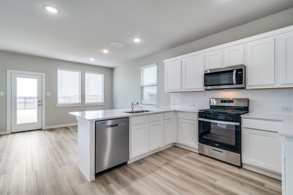 2717 Green River Road - Photo 2