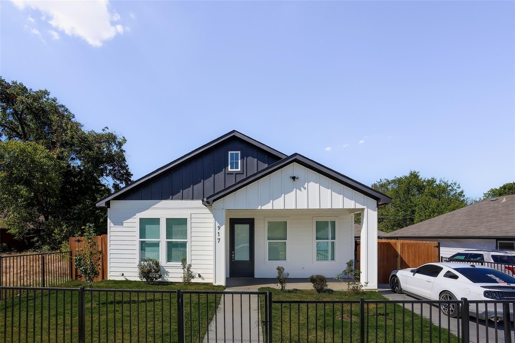 917 E Tucker Street - Photo 0
