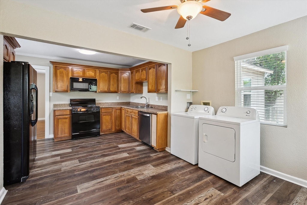 805 Ronald Street - Photo 4