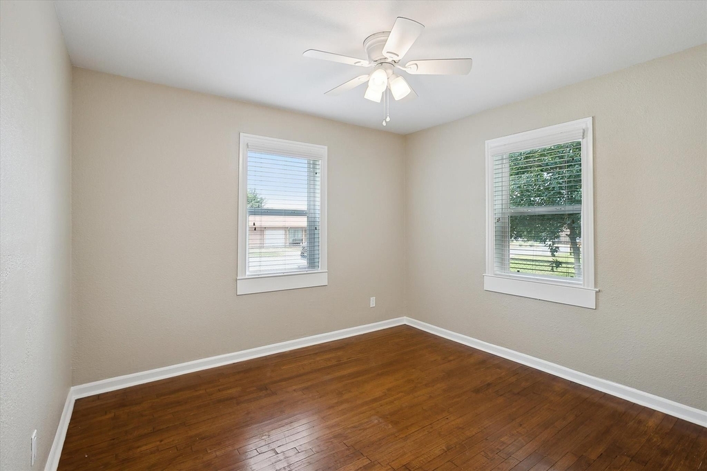 805 Ronald Street - Photo 7