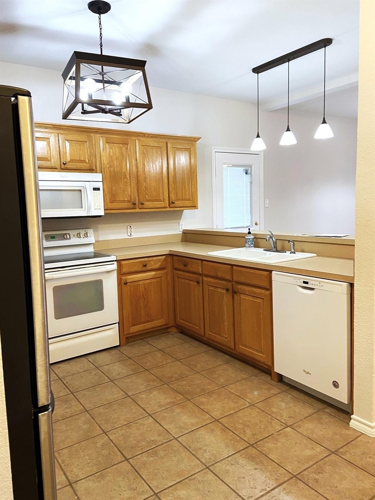 27101 Meadowmore Court - Photo 8