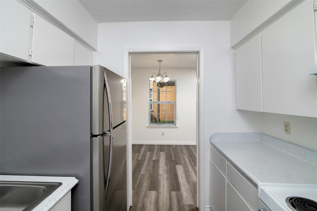 7054 Glenview Drive - Photo 5