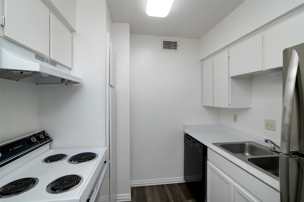 7054 Glenview Drive - Photo 4