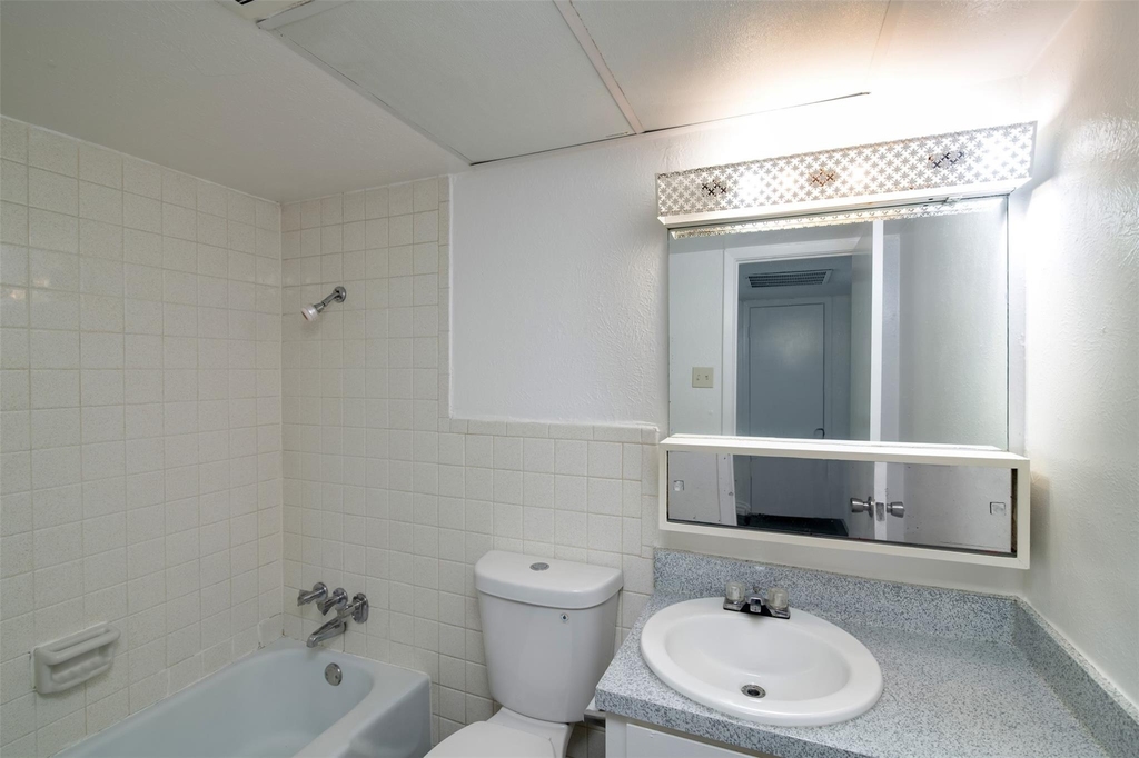 7054 Glenview Drive - Photo 10
