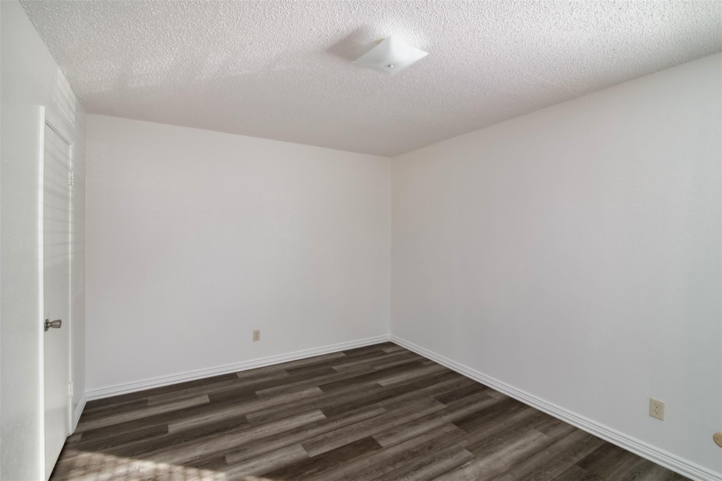 7054 Glenview Drive - Photo 8