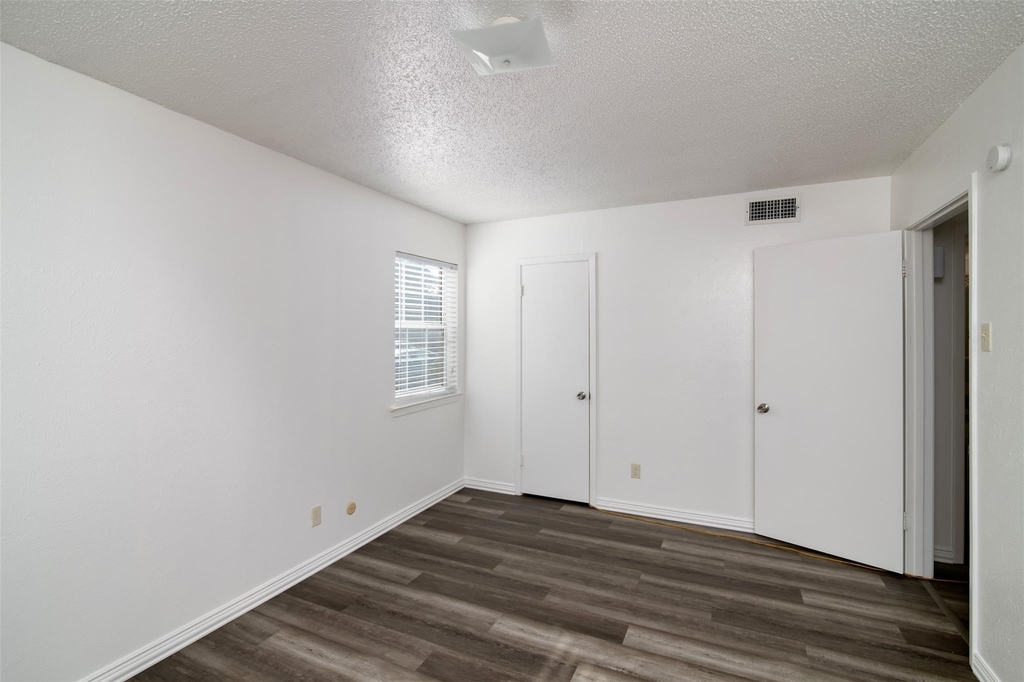 7054 Glenview Drive - Photo 9