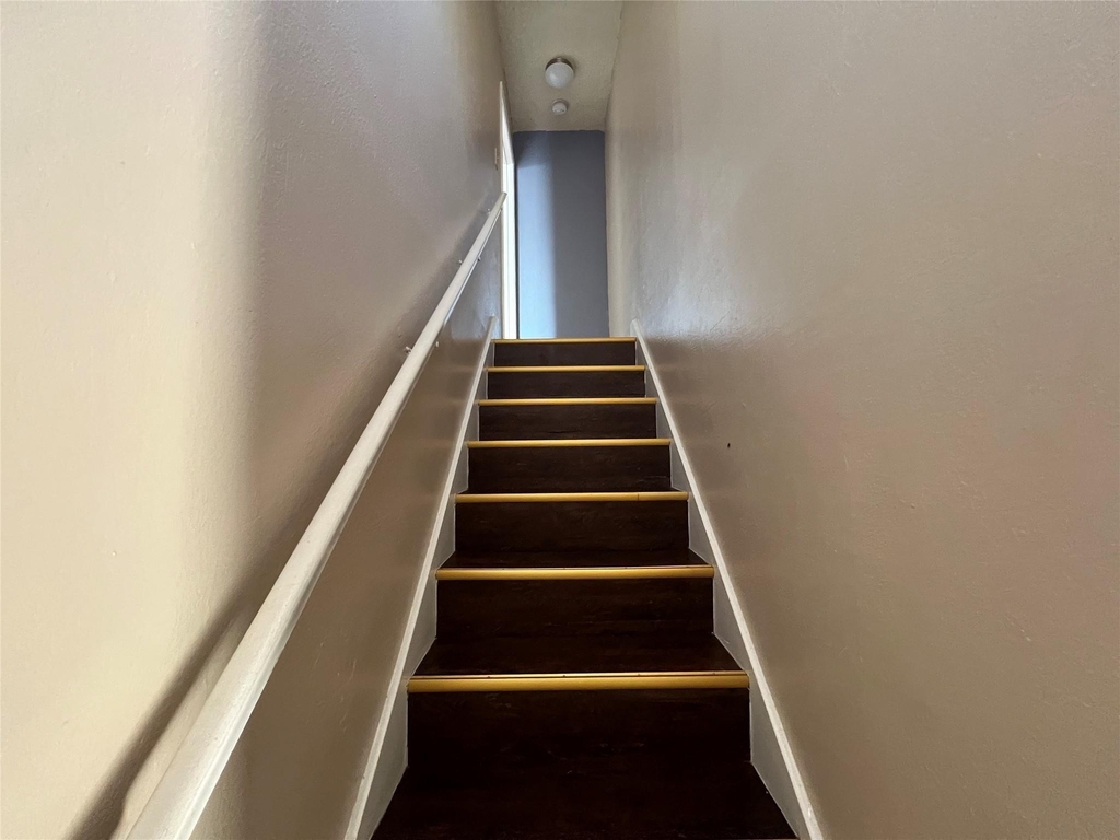 111 Peachtree Court - Photo 8