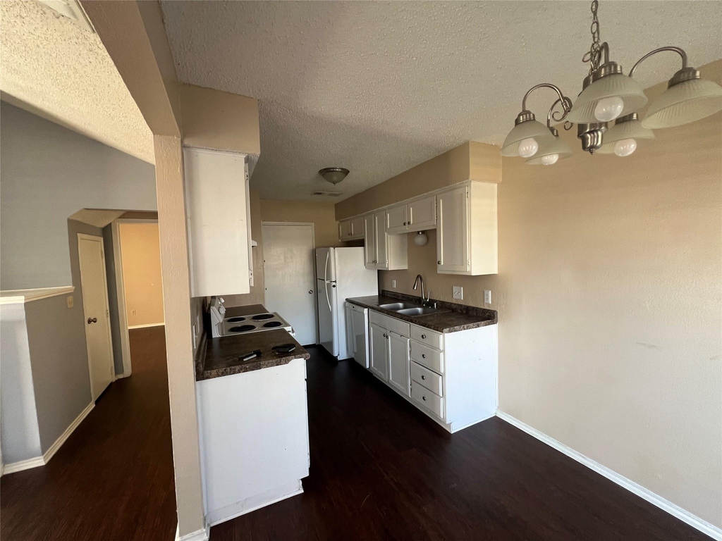 111 Peachtree Court - Photo 6