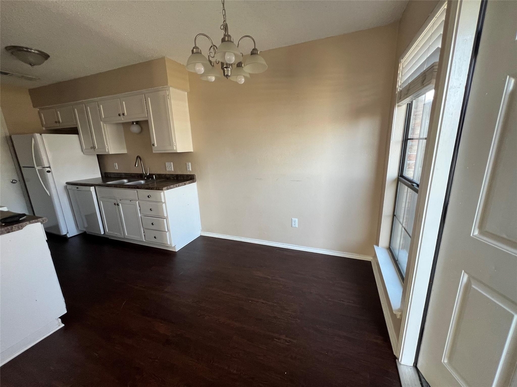 111 Peachtree Court - Photo 7