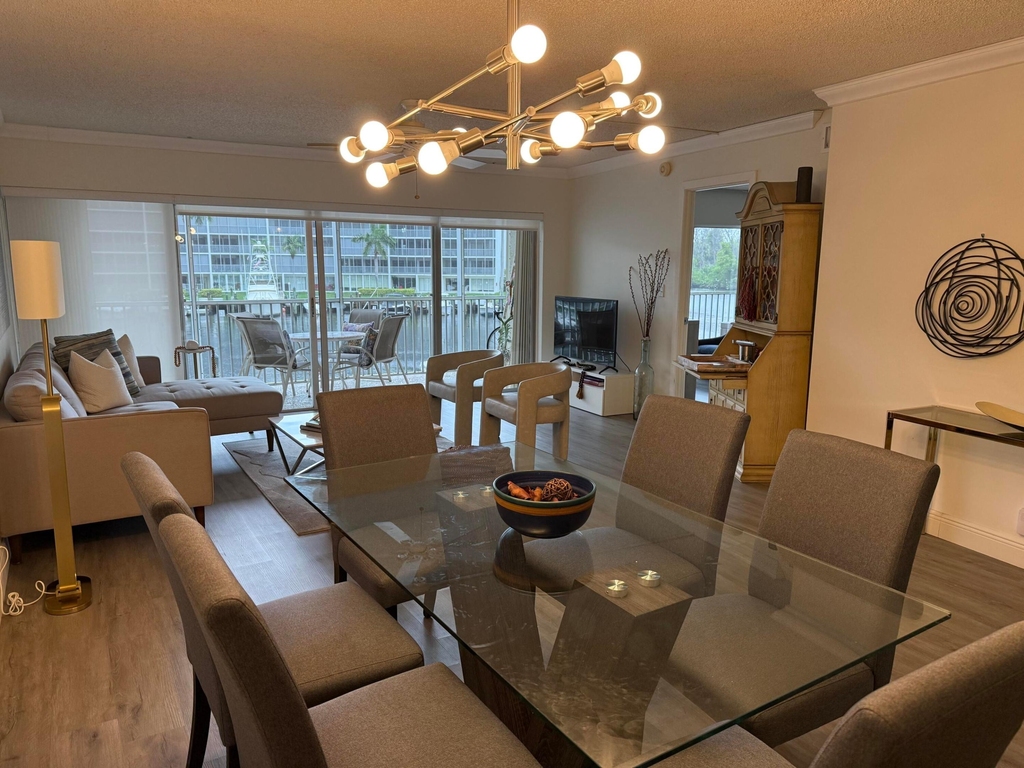 1537 E Hillsboro Boulevard - Photo 33