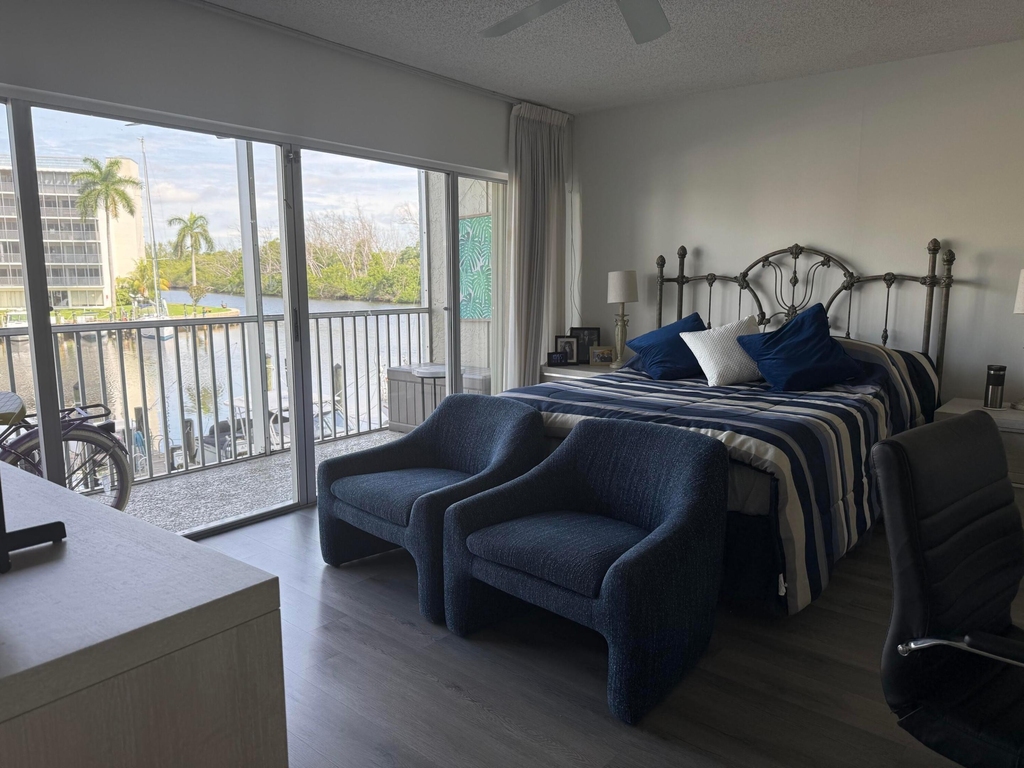 1537 E Hillsboro Boulevard - Photo 6