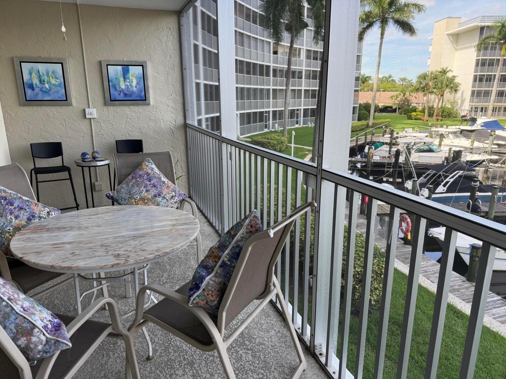 1537 E Hillsboro Boulevard - Photo 5