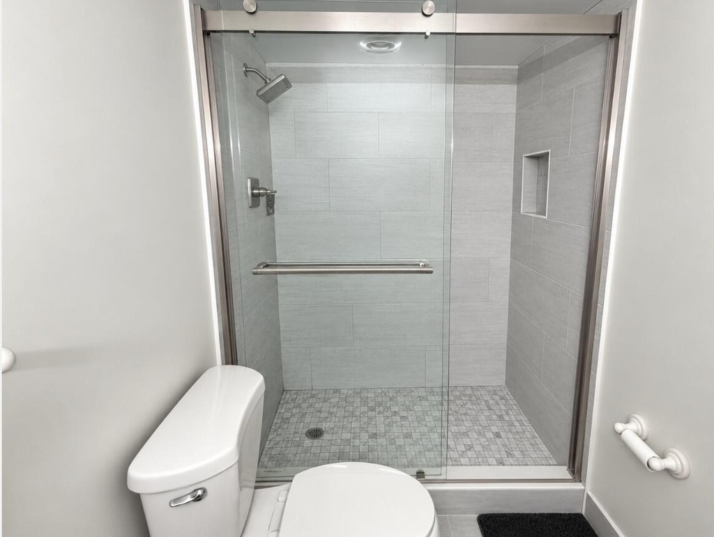 1537 E Hillsboro Boulevard - Photo 11