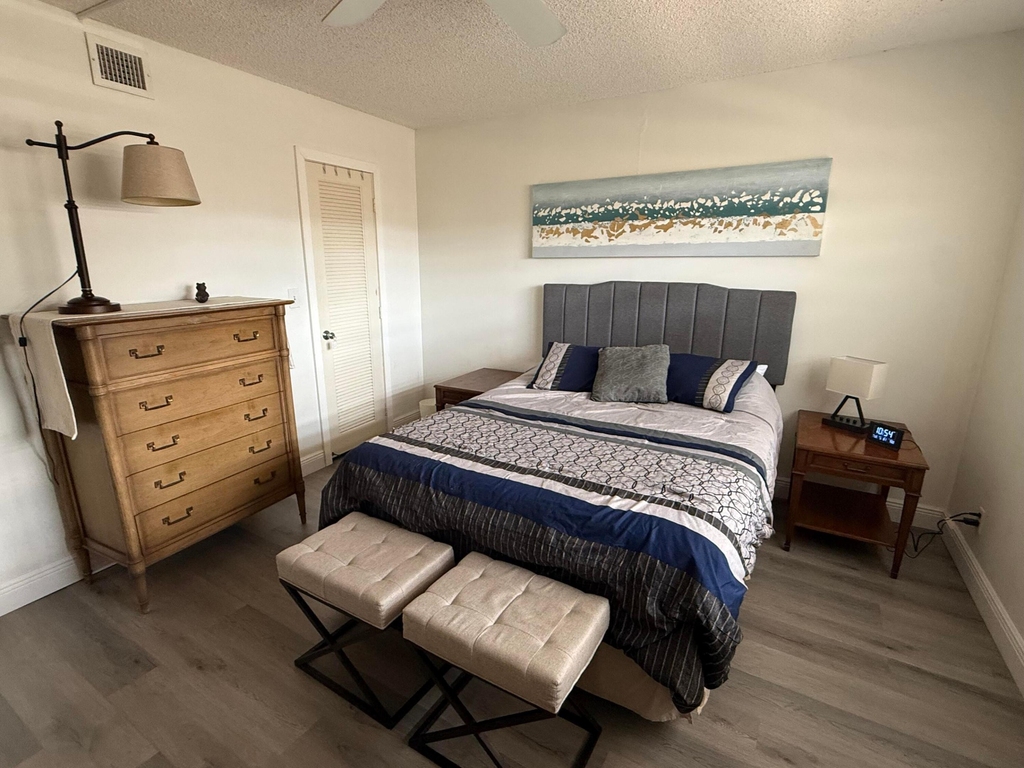 1537 E Hillsboro Boulevard - Photo 14