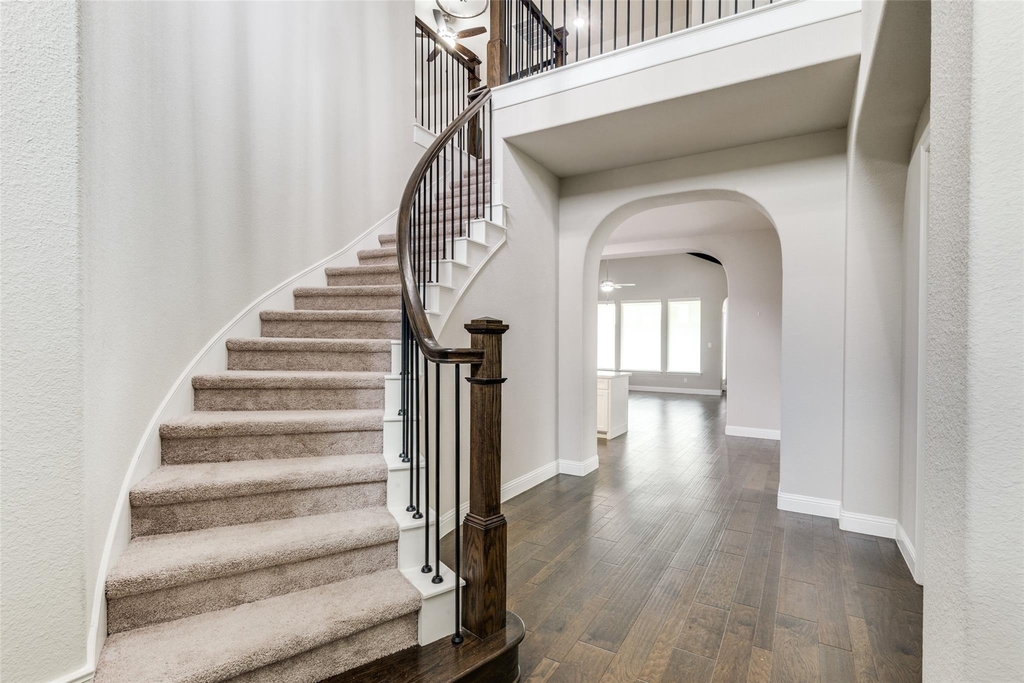708 Dusty Trail - Photo 3