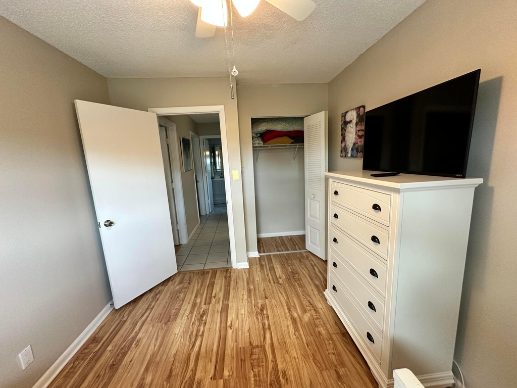 6528 Country Wood Way - Photo 50
