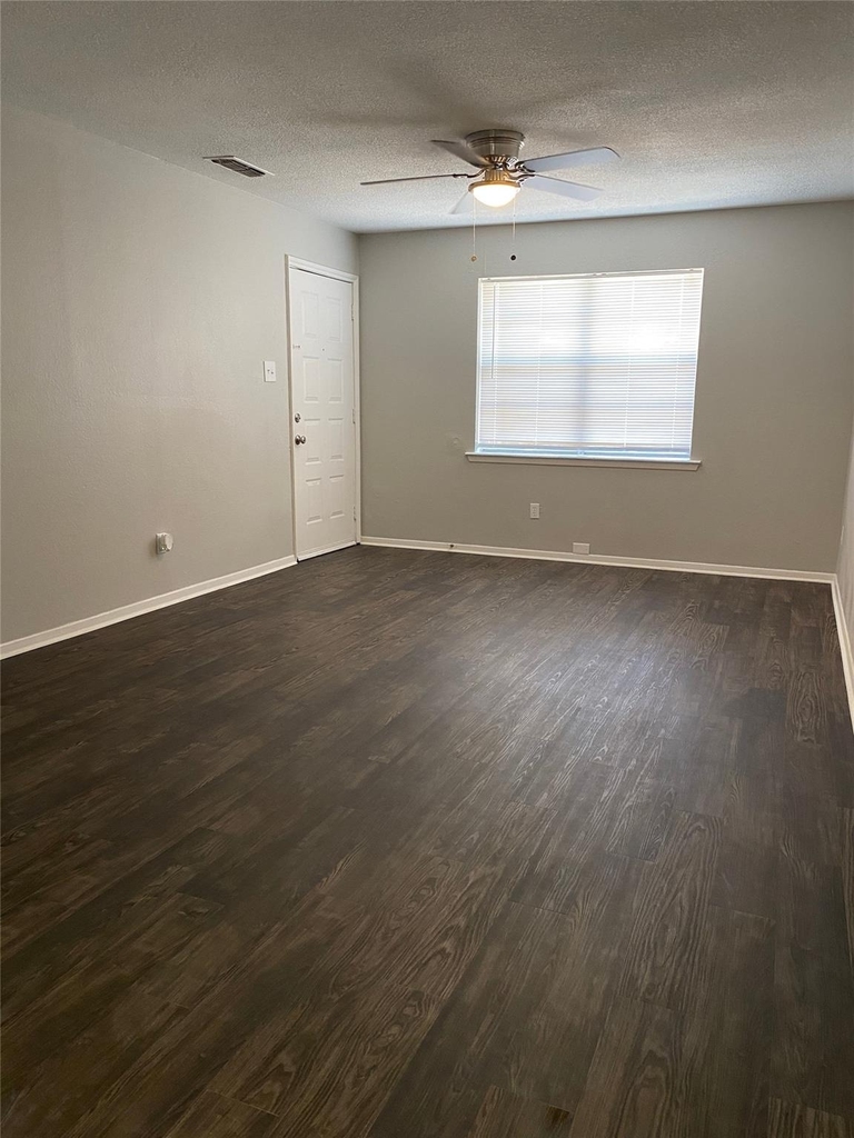 1302 Berry Drive - Photo 4