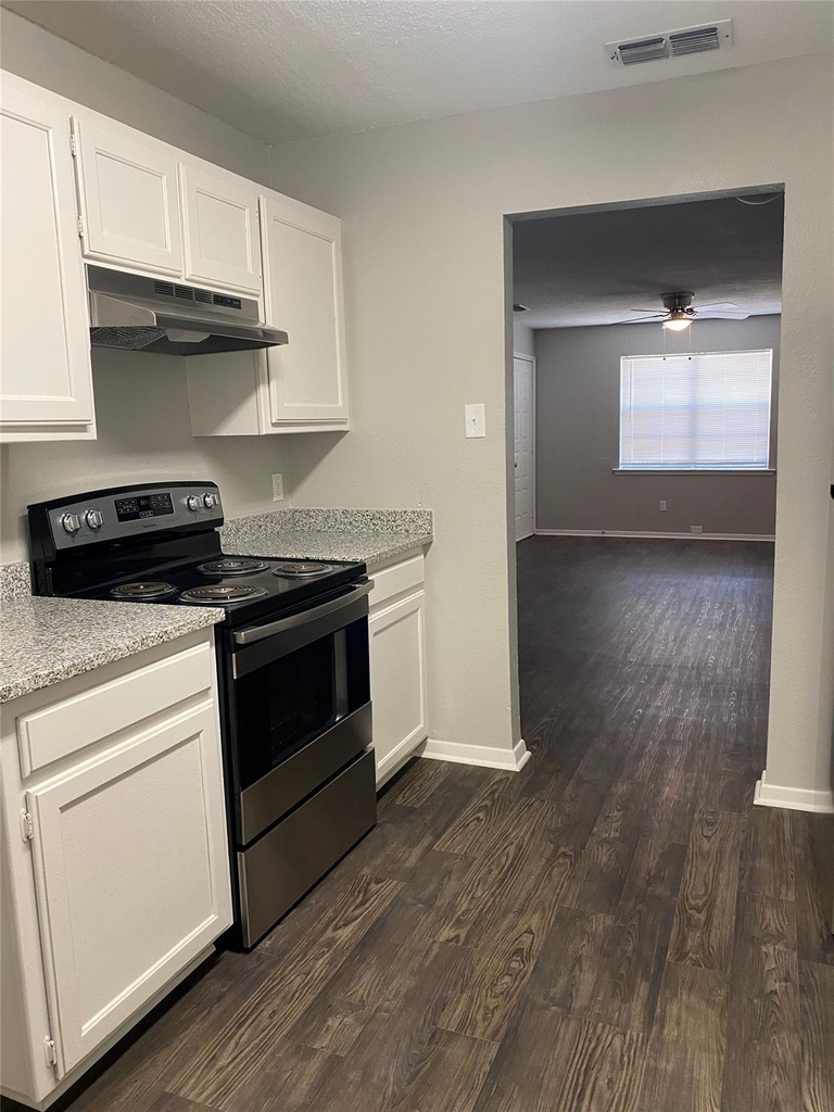 1302 Berry Drive - Photo 5