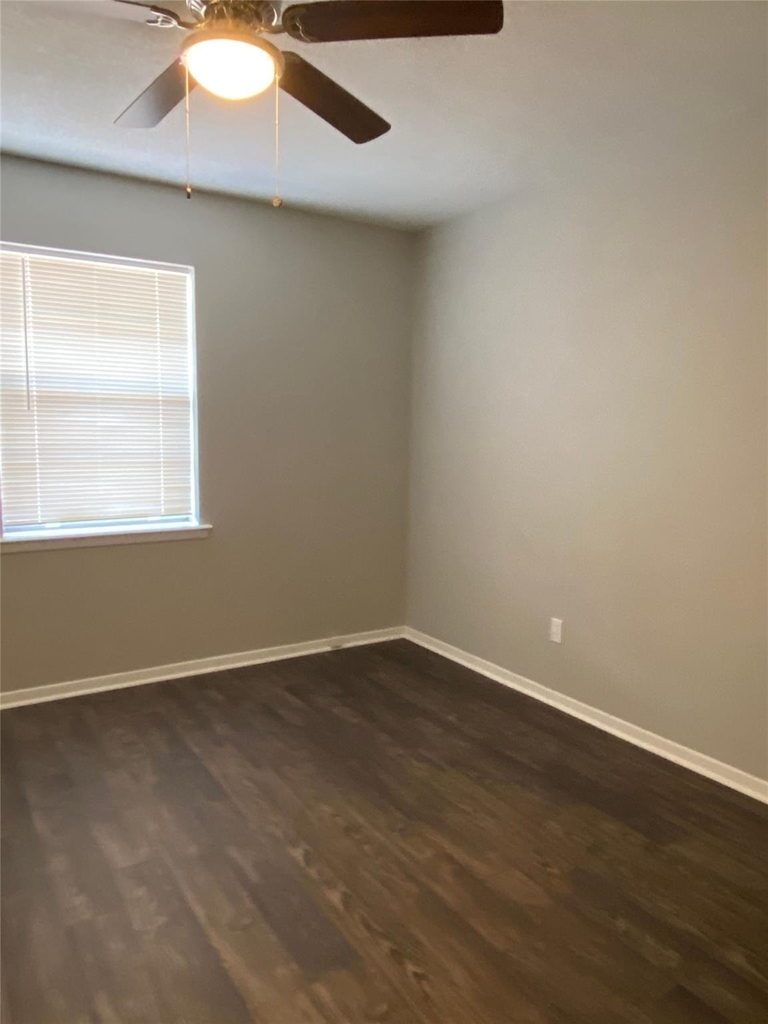 1302 Berry Drive - Photo 3