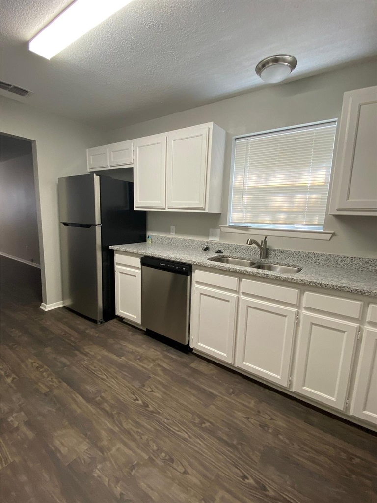 1302 Berry Drive - Photo 0