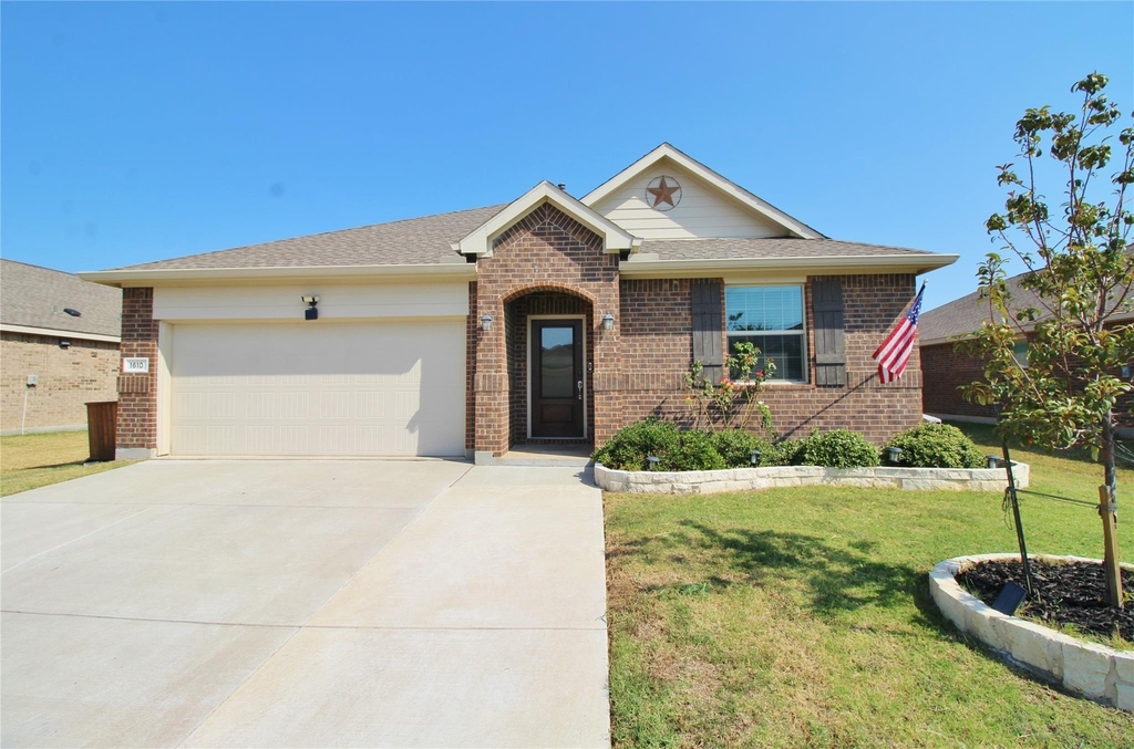 1610 Fields View Drive - Photo 0