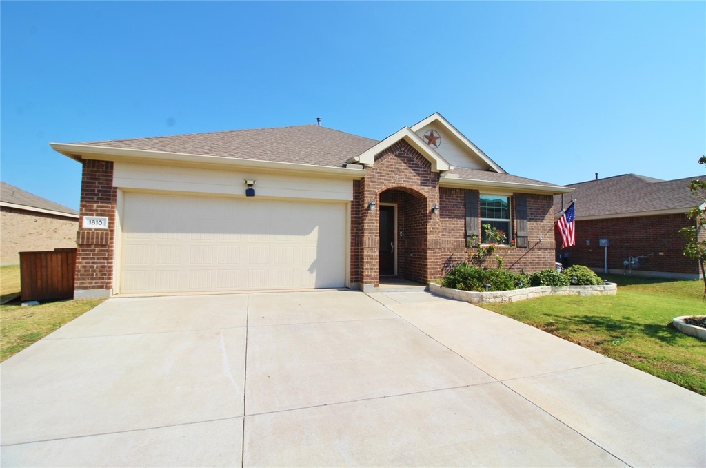 1610 Fields View Drive - Photo 1