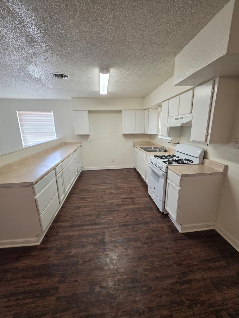 9421 Bluffcreek Drive - Photo 3
