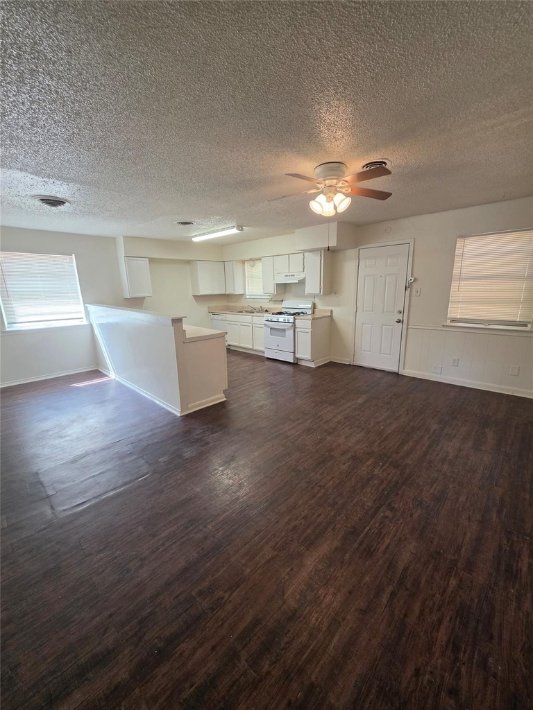 9421 Bluffcreek Drive - Photo 4