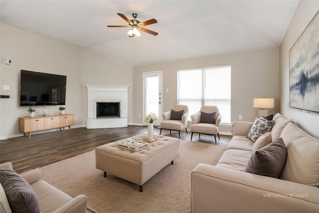 8128 Modesto Drive - Photo 3